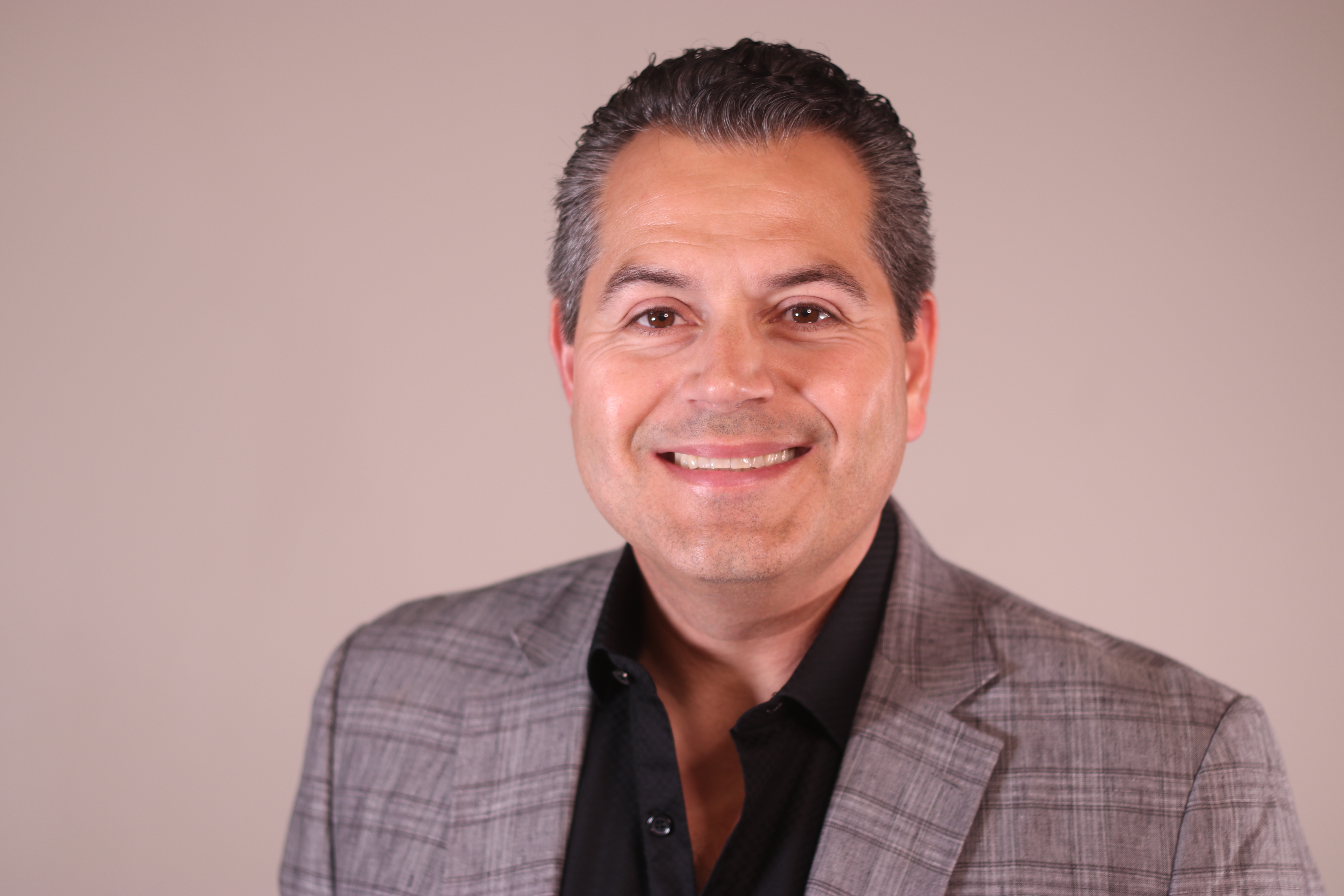 Rafael Calderon headshot.