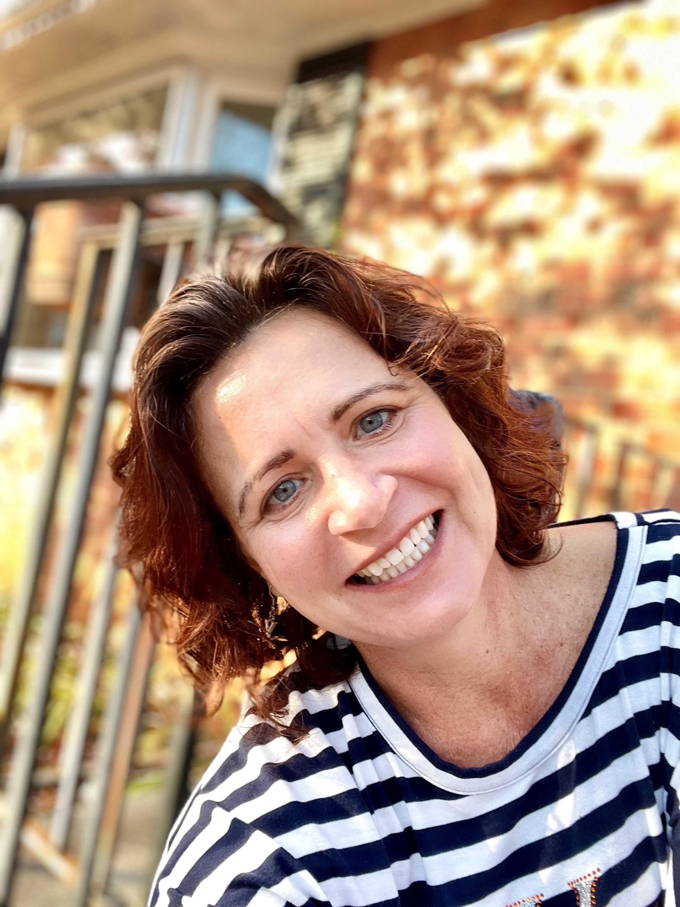 Suzanna Turanyi headshot.